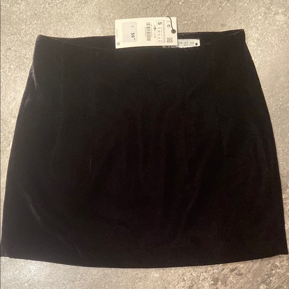 Zara black velvet feel mini skirt NWT - Picture 1 of 8